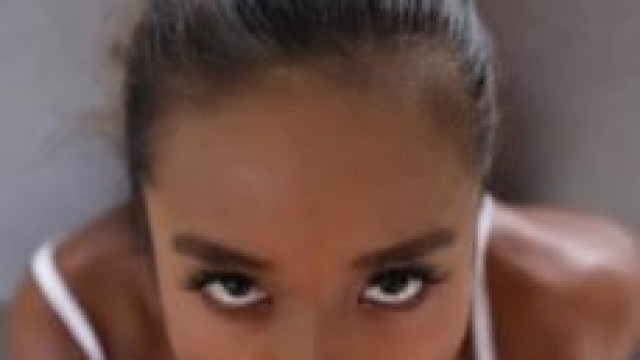 Putri Cinta handjob